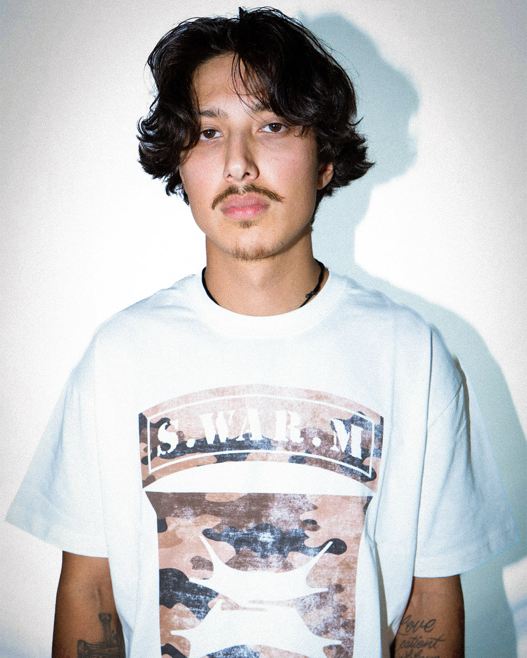 DESERT CAMO INSIGNIA WHITE TEE